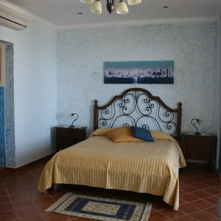 Couette-café Dora Capo dʼOrlando