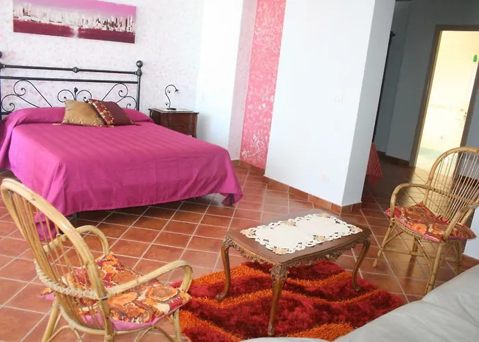 Dora לינה וארוחת בוקר 3*