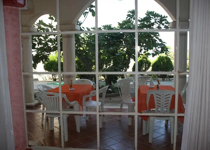 לינה וארוחת בוקר Dora 3*