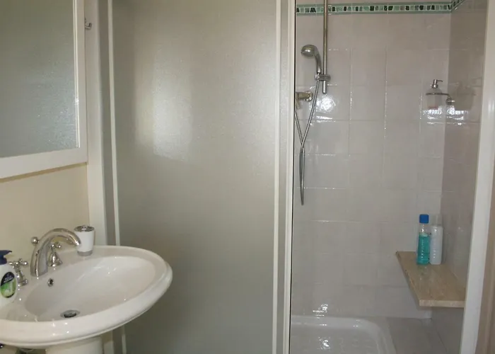 לינה וארוחת בוקר Dora 3*