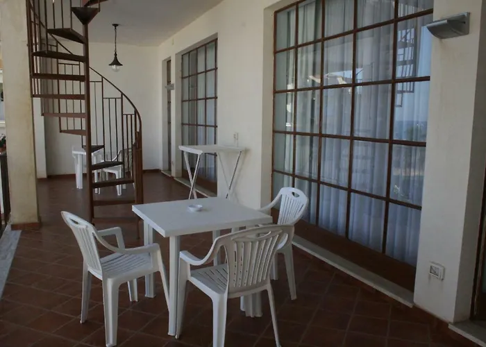 Dora לינה וארוחת בוקר 3*