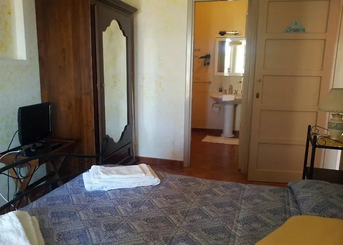 לינה וארוחת בוקר Dora Capo dʼOrlando