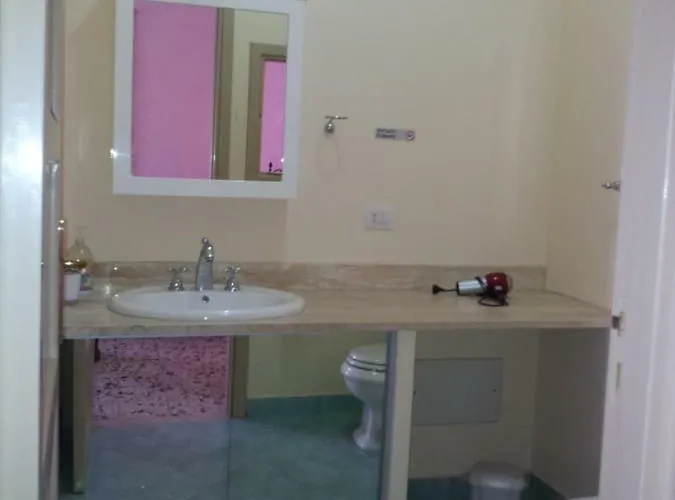 לינה וארוחת בוקר Dora 3*