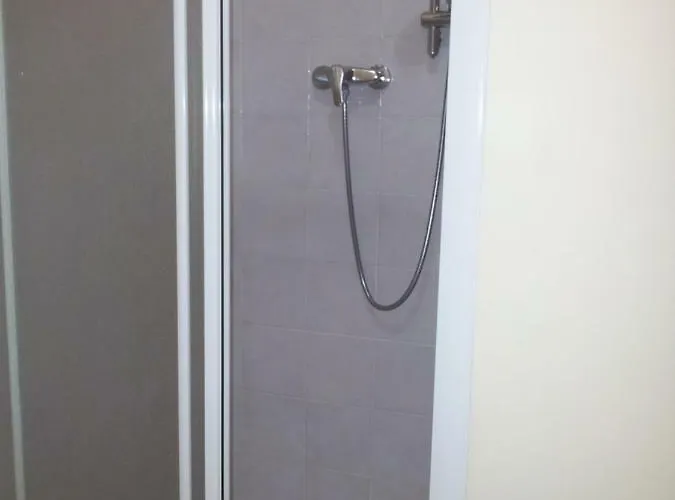 לינה וארוחת בוקר Dora 3*