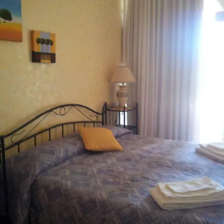 לינה וארוחת בוקר Dora Capo dʼOrlando